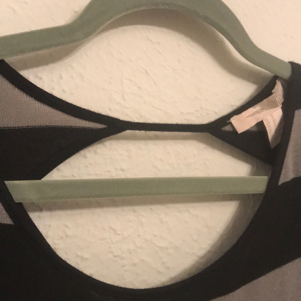 Keyhole back thin sweater - Picture 2 of 5